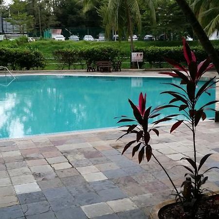 Pinang Beach Apartment @ Bayu Emas Batu Feringgi Ngoại thất bức ảnh