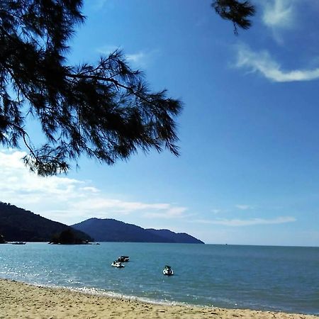 Pinang Beach Apartment @ Bayu Emas Batu Feringgi Ngoại thất bức ảnh
